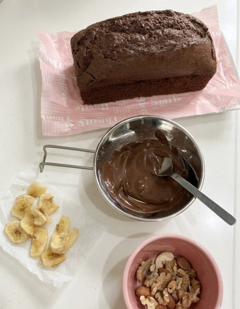 パウンドケーキ　チョコデコレーション
