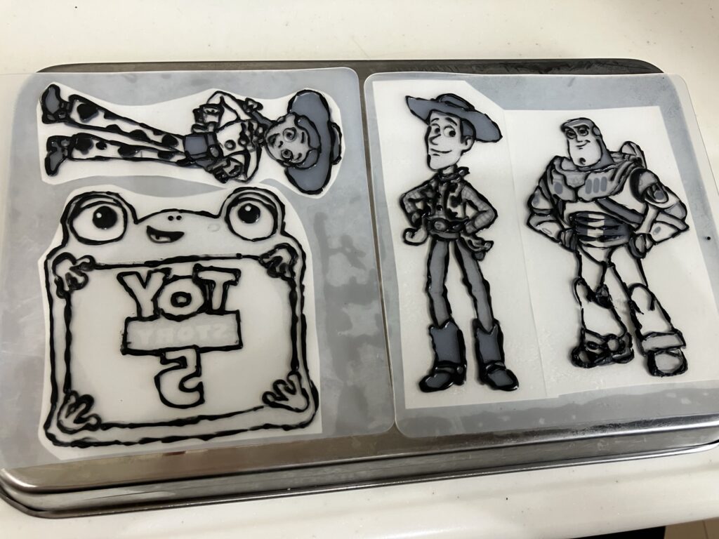 黒でふちどりしたキャラチョコ