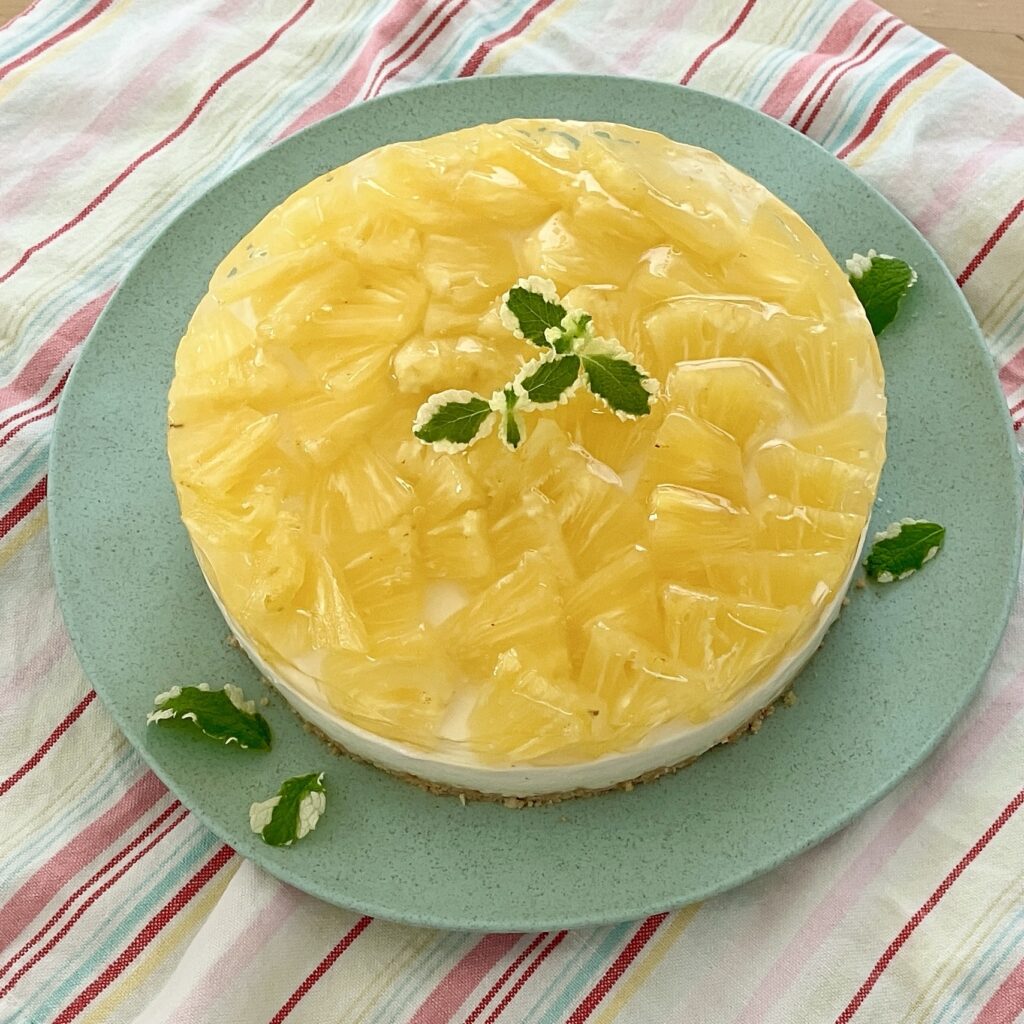 パイナップルのレアチーズケーキ