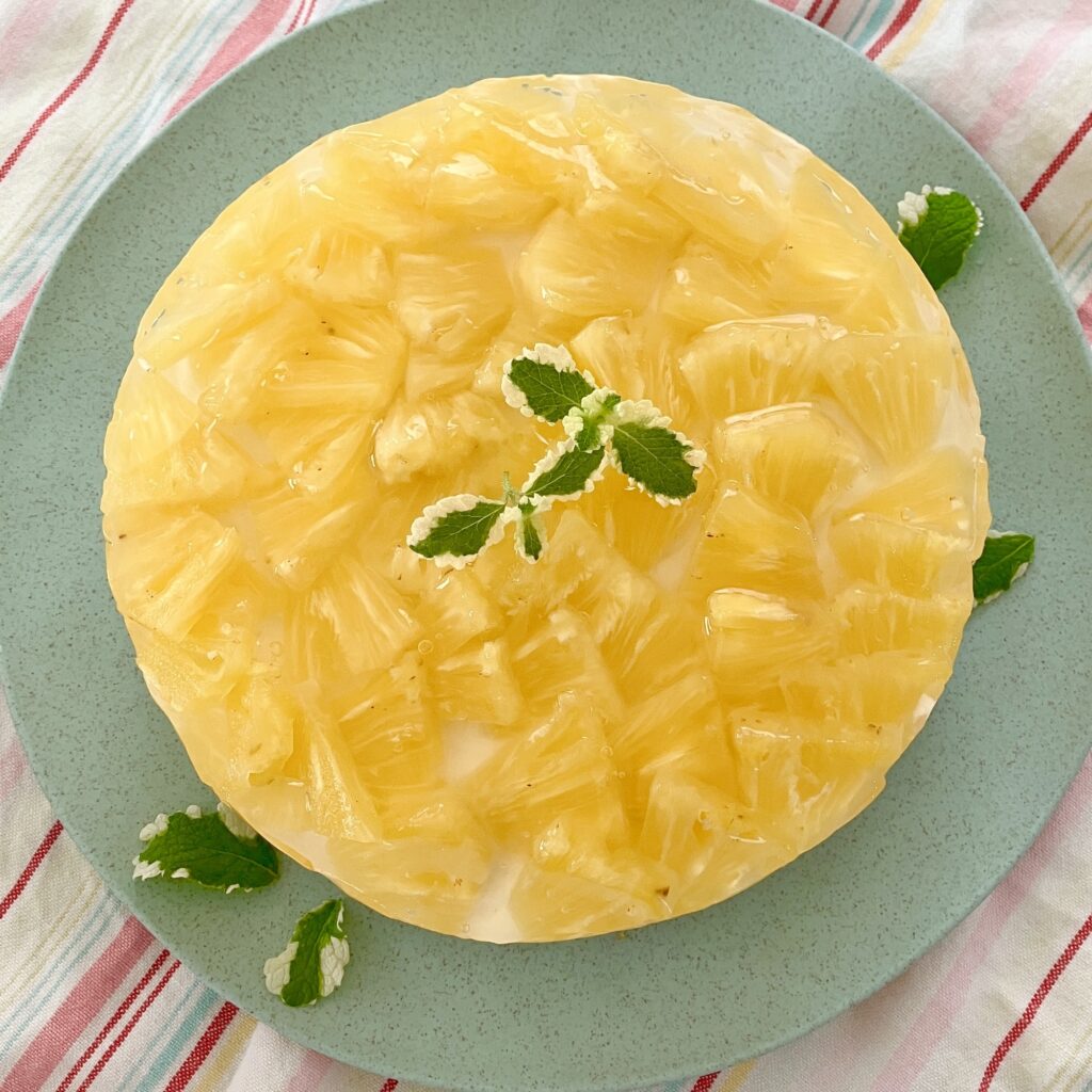 パイナップルのレアチーズケーキ