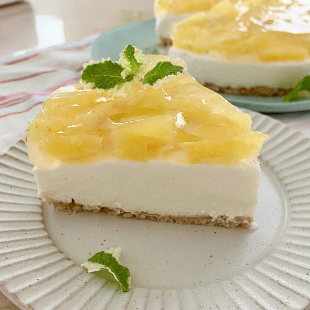 パイナップルのレアチーズケーキ