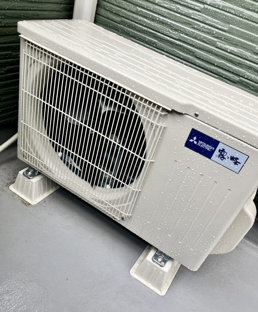 霧ヶ峰エアコン室外機