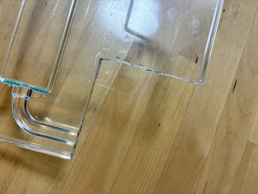 カットした水槽の蓋